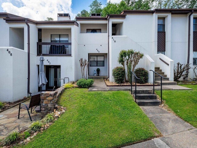 Primary Photo - 301 Kings Row Dr