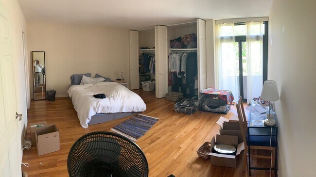 Master bedroom - 389 N St SW