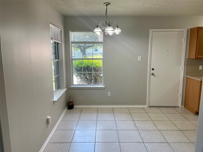 Building Photo - 9011 Serena Ln