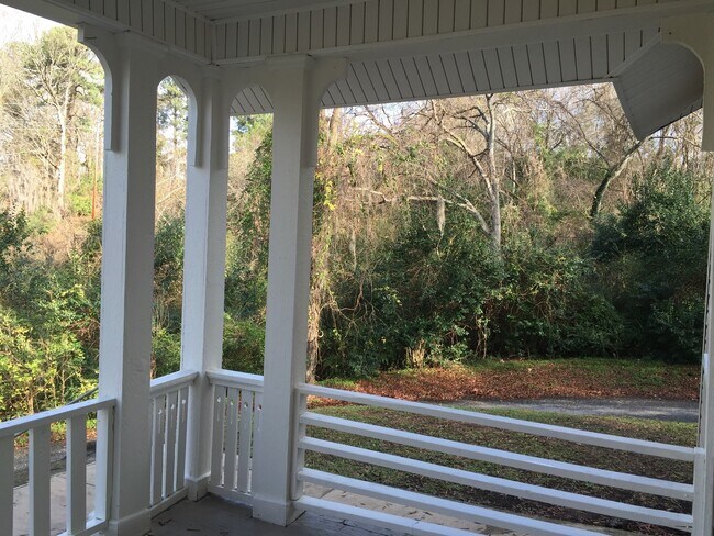 Building Photo - 27 Hemlock Dr