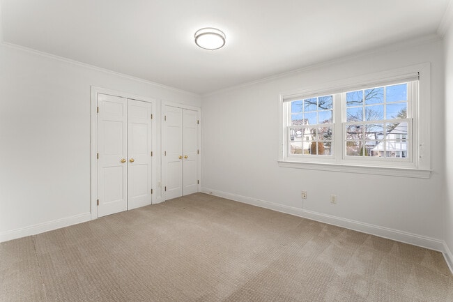 Building Photo - 14 Wakefield Rd