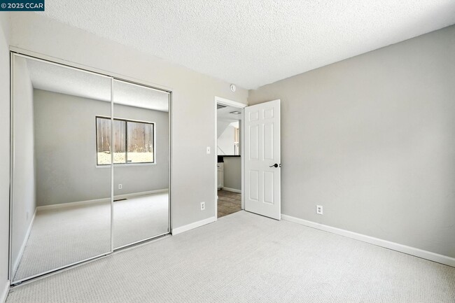 Building Photo - 267 Duperu Dr