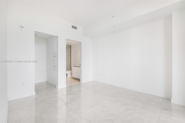 Building Photo - 2678 Tigertail Ave