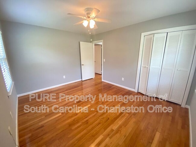 Building Photo - 14 Lampton Rd