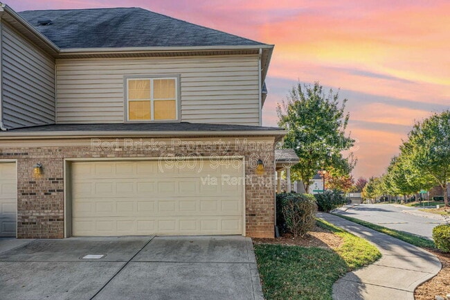 Building Photo - 15125 Jade St