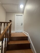 Building Photo - 260 Gainsborg Ave E