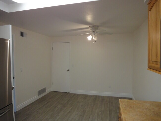 Building Photo - 613 Cedar Pl