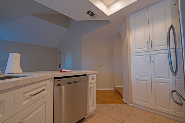 Building Photo - Charming Home for Now Leasing in Thousand Oaks!