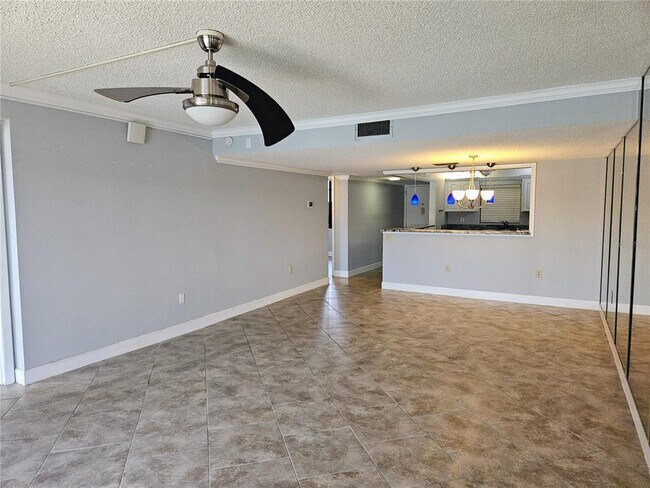 Building Photo - 7600 Sun Island Dr S