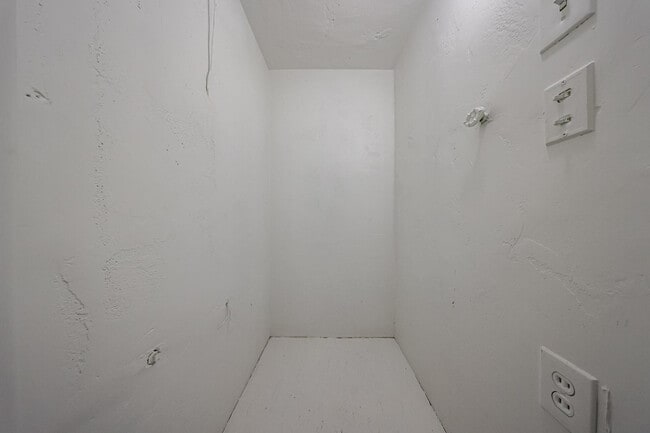 Building Photo - 2816 N 33rd Pl