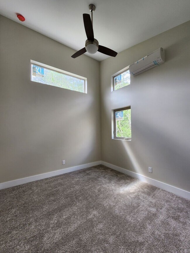 Building Photo - East Asheville Rental
