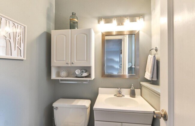 Building Photo - Beautiful 4 Bedroom Home in Midtown Fort Collins!