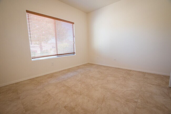 Building Photo - Charming 4 Bedroom, 3 Bath Home, with 2 Ca...