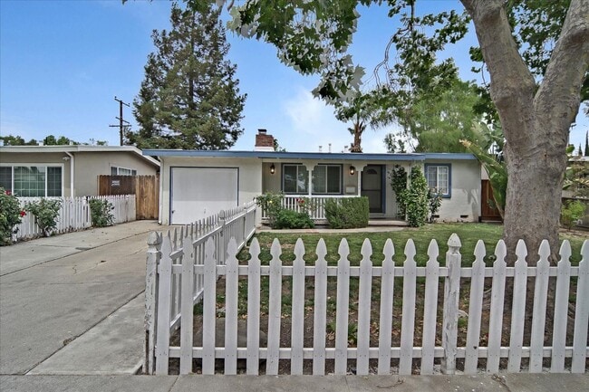 Building Photo - 10082 Endfield Way