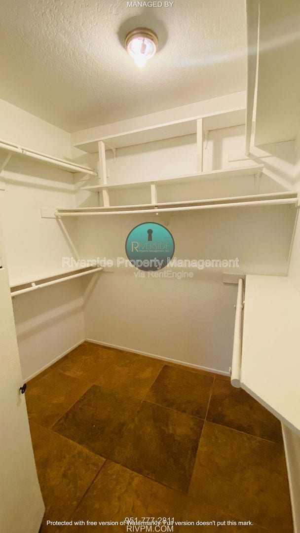 Building Photo - 23972 Creekwood Dr