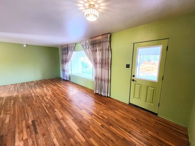 Building Photo - 414 Phillips Dr