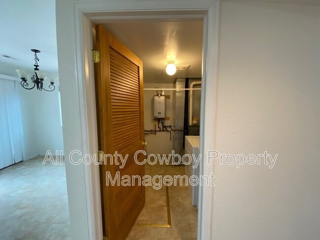 Building Photo - 929 E Palmer Dr