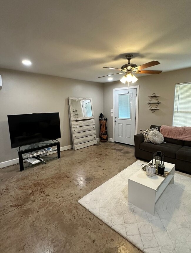 Building Photo - Cute and Cozy 1 Bedroom 1 Bath House