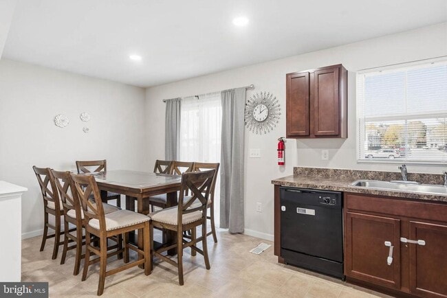 Building Photo - 28971 St Thomas Blvd