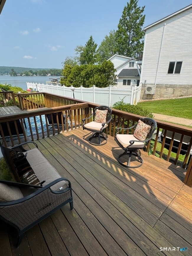 Building Photo - 7 Clearwater Ln