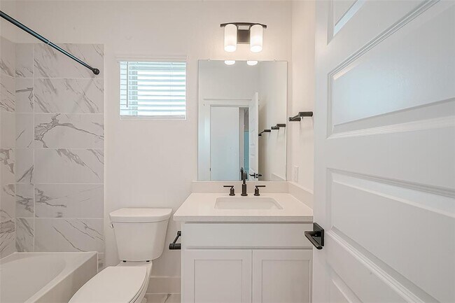 Building Photo - 15123 Parkland Canyon Dr