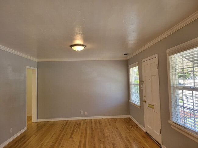 Building Photo - 111 Florence St