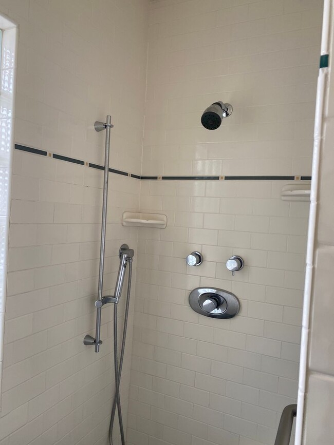 Building Photo - Amazing Irvington Charm - 3 bedroom Duplex...