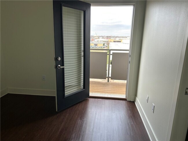 Building Photo - 726 E Emma Ave