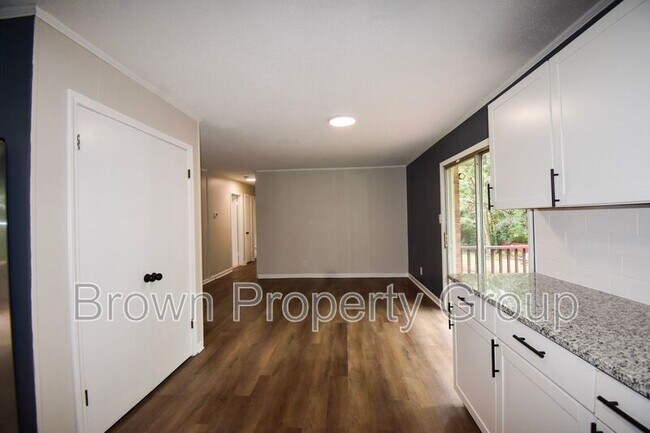 Building Photo - 870 Bedrock Dr