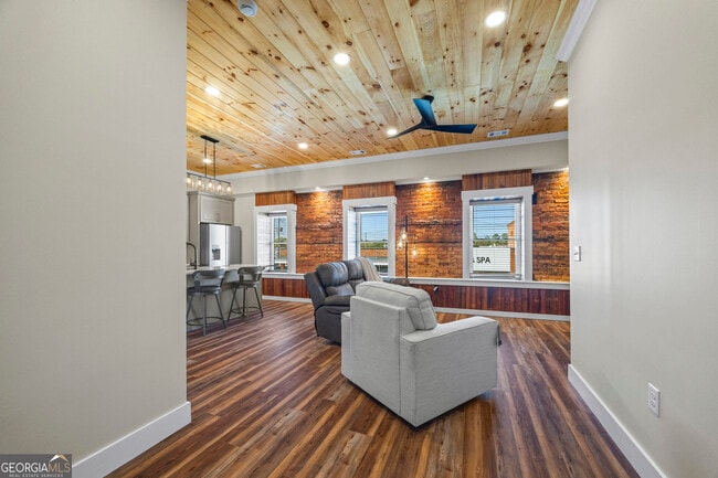 Building Photo - 958 Church St