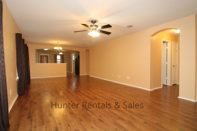 Building Photo - Beautiful Home!