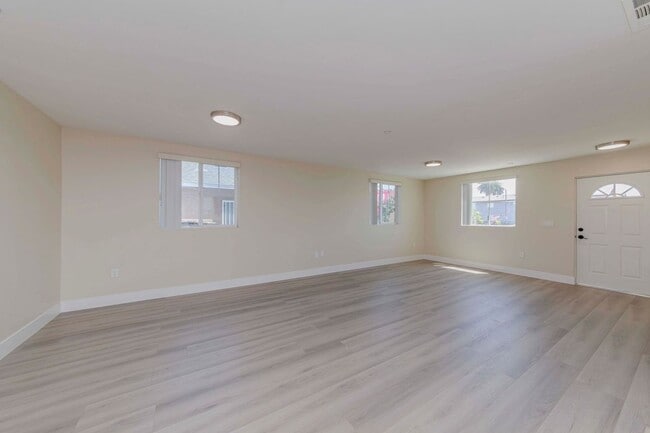 Building Photo - 8711 McKinley Pl