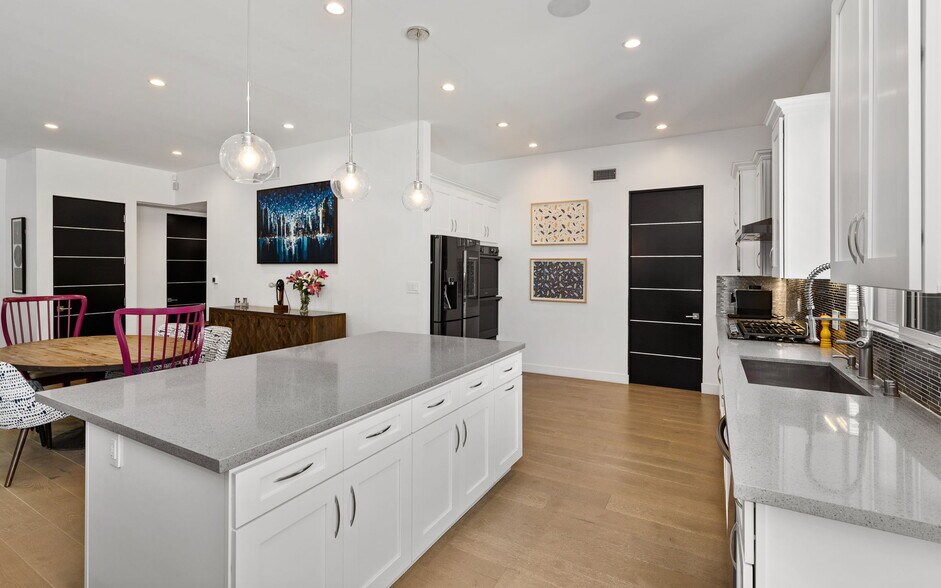 Building Photo - 5541 Matilija Ave