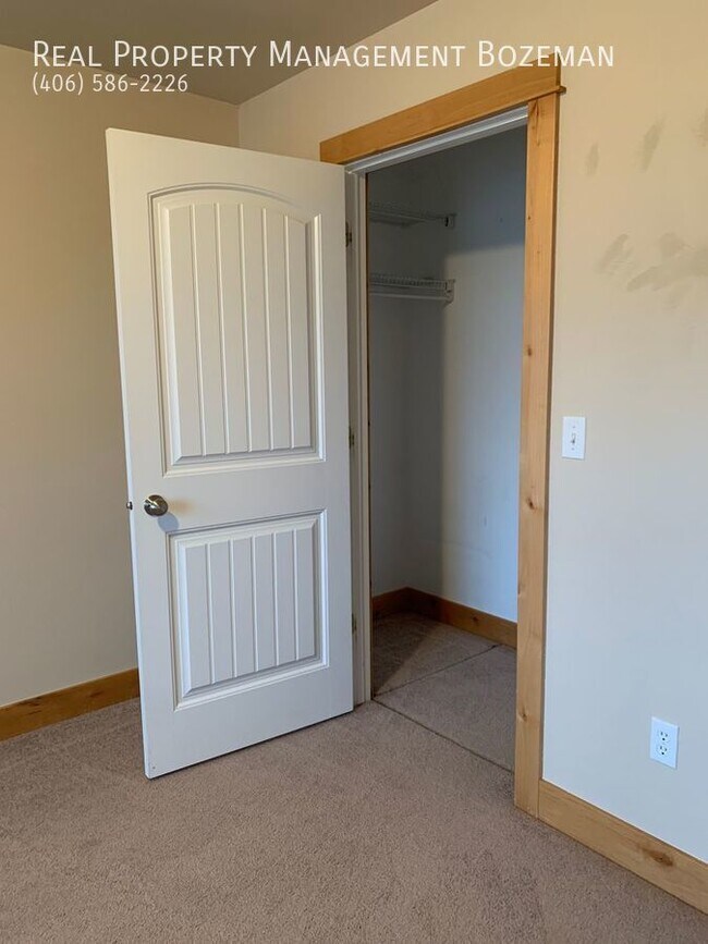 Building Photo - 170 Talon Way