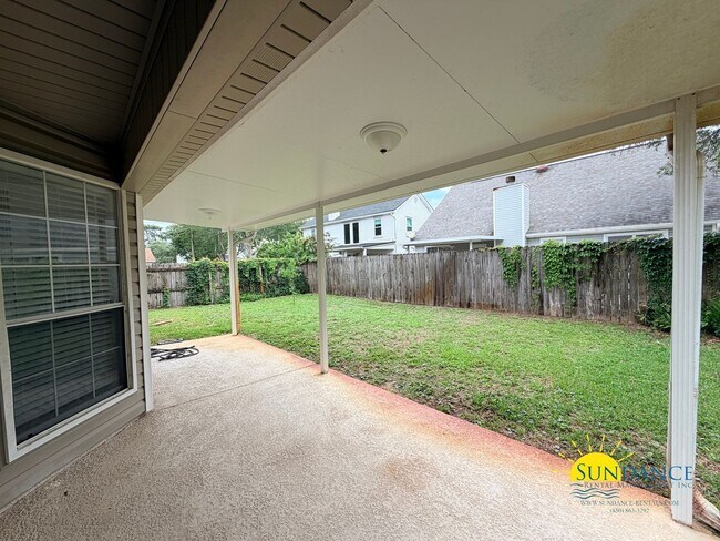 Building Photo - Charming 3 Bedroom Home in Shalimar near Eglin AFB & Hurlburt Field!