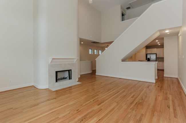 Building Photo - 2705 Rutland St