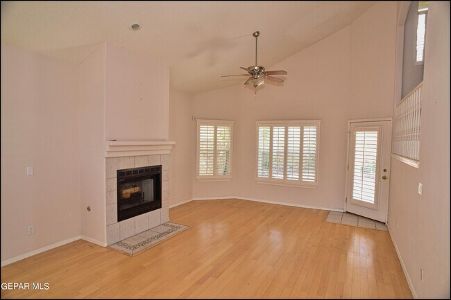 Building Photo - 1560 Via Appia St