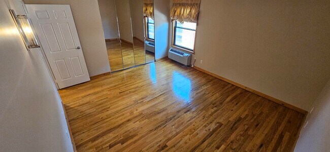 Building Photo - 416 68th St