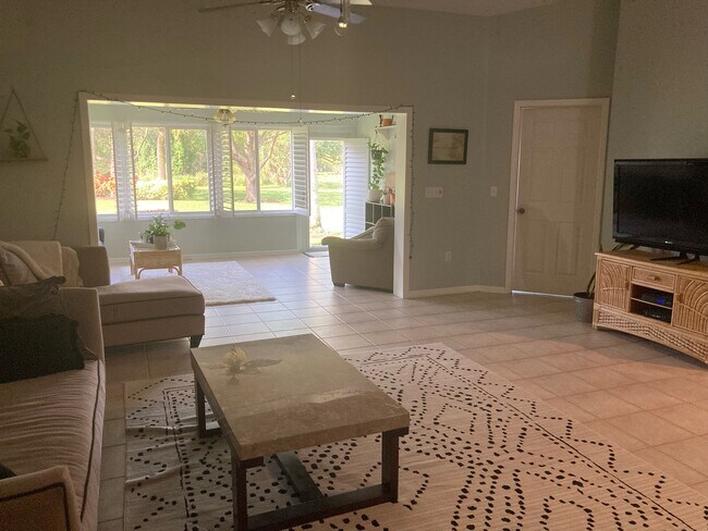 Building Photo - 2421 Fairway Oaks Dr