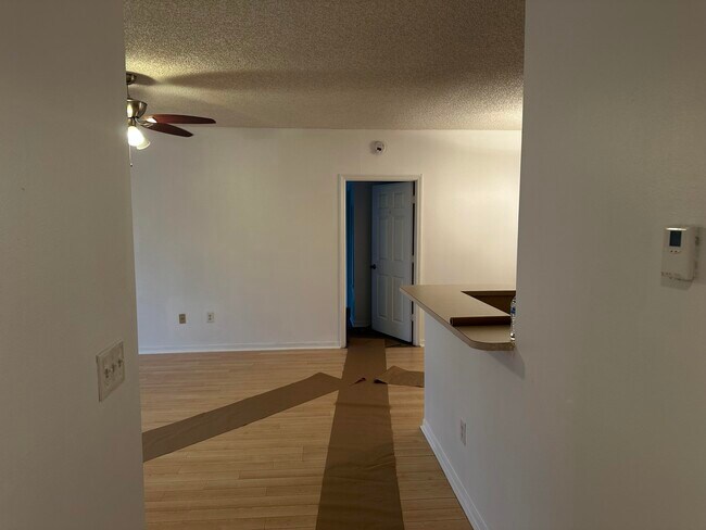 Building Photo - 5032 Lantana Rd