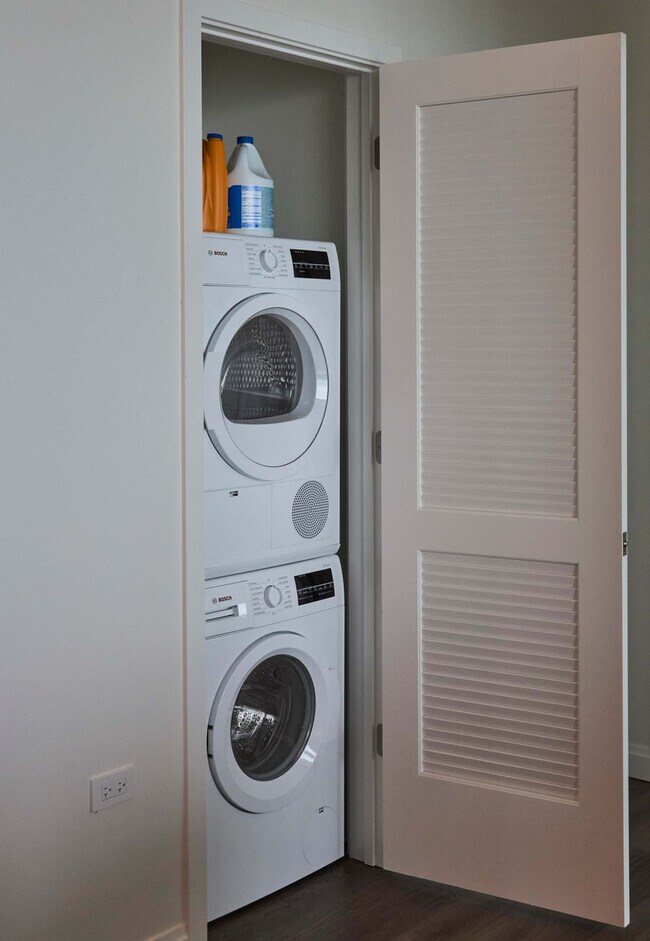 Building Photo - 1006 S Michigan Ave