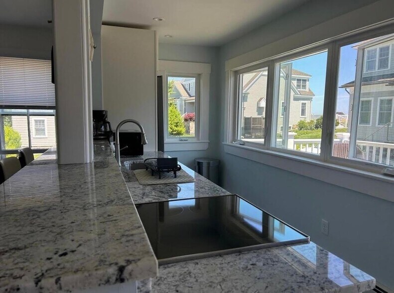Building Photo - 1300 Ocean 3