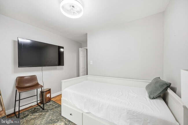 Building Photo - 725 Pemberton Street Unit 10