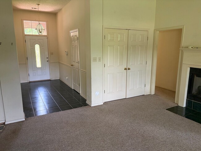 Building Photo - 3 Bedroom and 2 Bathroom House