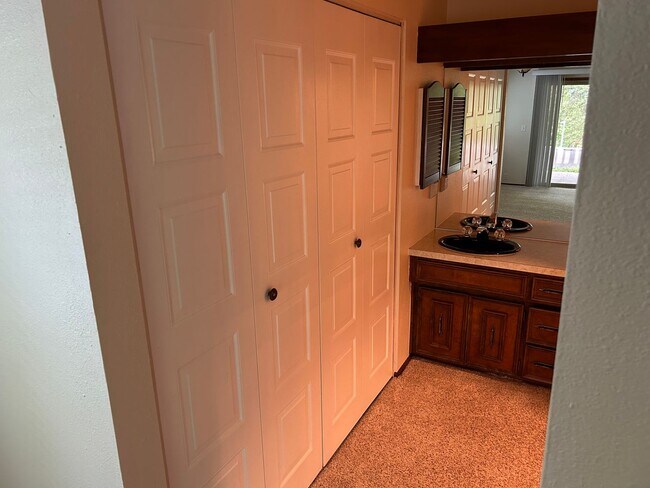 Building Photo - Luxury Hillside Retreat with City Views – 3 Bed / 3 Bath + Loft on Expansive Double Lot