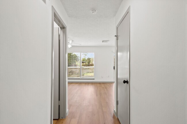 Building Photo - 1600 Hazelwood St