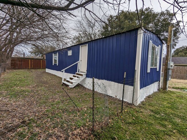 Building Photo - 904 Quail Run