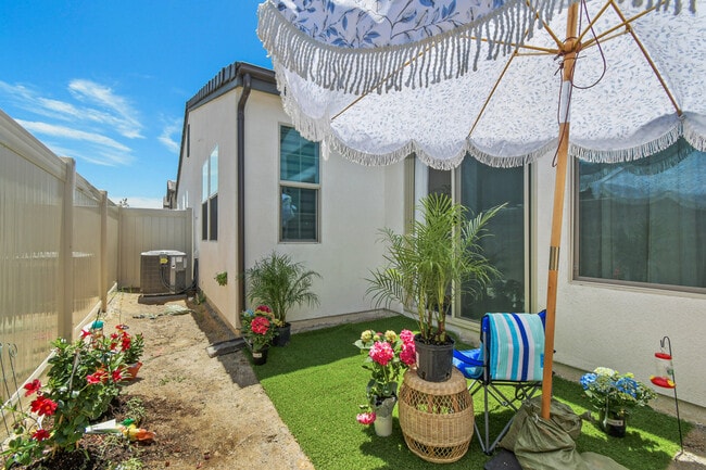 Building Photo - 12639 Elizabeth Wy