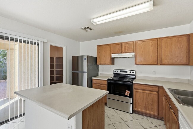 Building Photo - 8123 S Sunny Horizon Pl