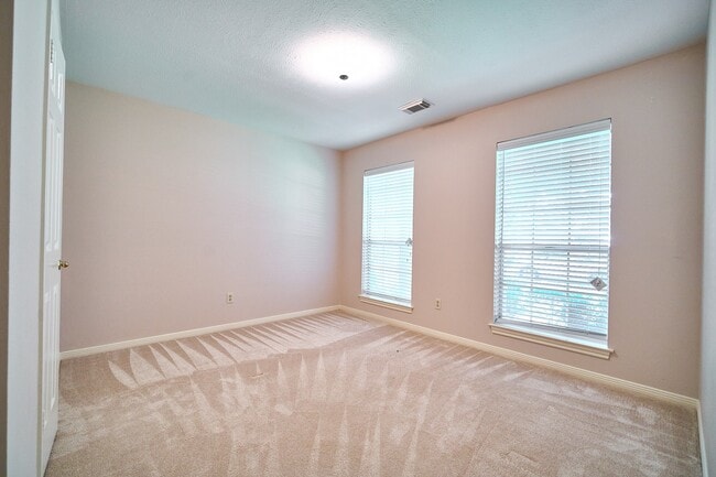 Building Photo - 5022 Moss Run Dr